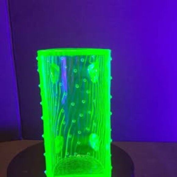 Vintage Green Vaseline Uranium Glass Trough log dish - Picture 8 of 8